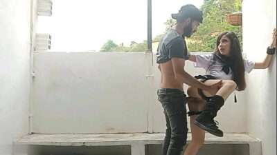 POV El coño de la pequeña hijastra bombeado con el semen de su padrastro