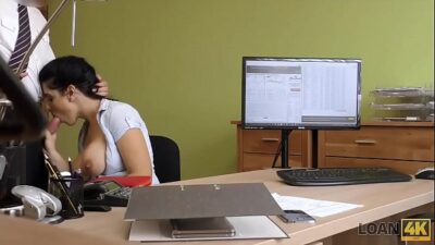LOAN4K. Bombasse tout-naturel a besoin dargent alors pourquoi elle écarte les cuisses
